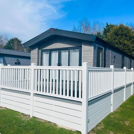 Honey Bee Lodge With Hot Tub York Exterior foto