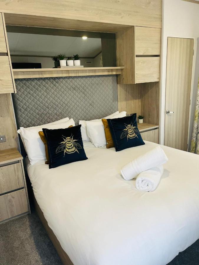 Honey Bee Lodge With Hot Tub York Exterior foto